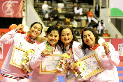 JAKARTA JUARA UMUM CABOR KARATE PON XXI SETELAH PENANTIAN 16 TAHUN